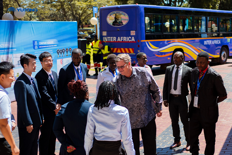 Por África para África: Presentación del Yutong D14