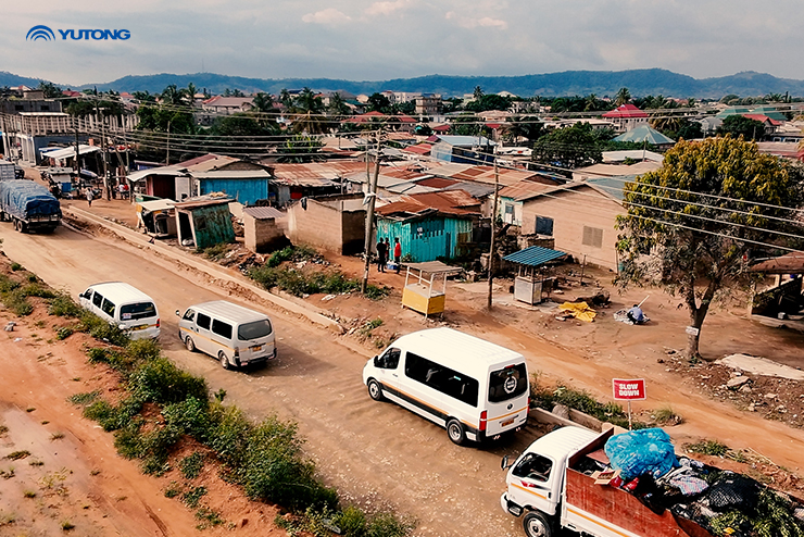 Yutong Van simpose sur les routes ghanéennes : fiabilité, efficacité énergétique et confort !
