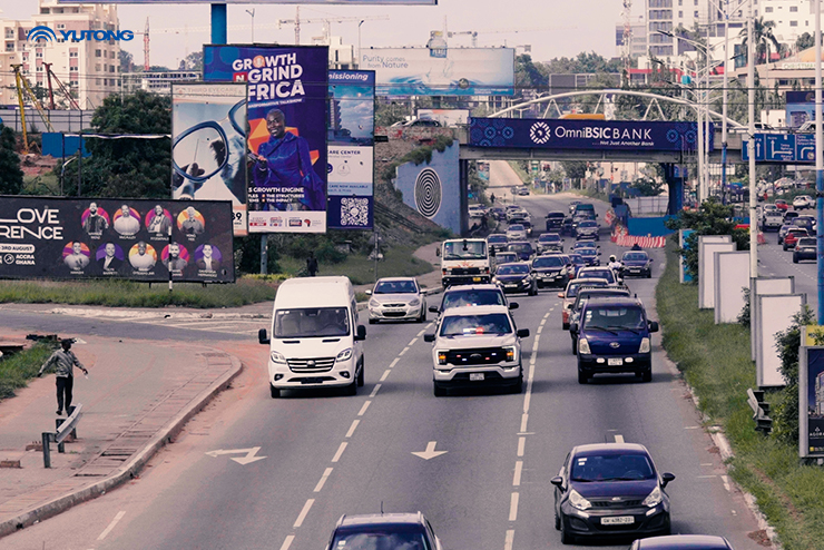 Yutong Van simpose sur les routes ghanéennes : fiabilité, efficacité énergétique et confort !