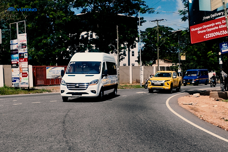 Yutong Van simpose sur les routes ghanéennes : fiabilité, efficacité énergétique et confort !