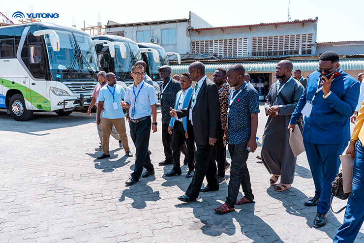 Par Afrique pour lAfrique : Lancement du bus Yutong D14 Par Afrique pour lAfrique : Lancement du bus Yutong D14