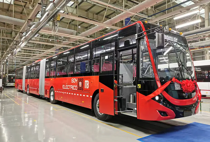 World's First 26-meter Pure Electric Double Articulated Bus Rolls off the Production Line